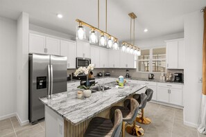 Private kitchen - Luxurious 4BR Villa Pool close to Disney (Kissimmee)