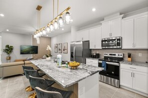 Electric kettle - Luxurious 4BR Villa Pool close to Disney (Kissimmee)
