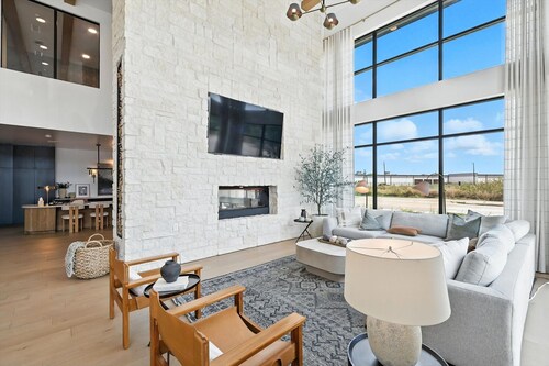 G101 Cozy & Stylish 1BD Near Stockyards Resort Style Amenities, Golf Sim