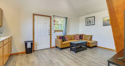 < 1 Mi to Main St: Quiet Home w/ Yard in Stockdale