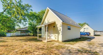 < 1 Mi to Main St: Quiet Home w/ Yard in Stockdale
