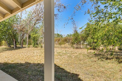 < 1 Mi to Main St: Quiet Home w/ Yard in Stockdale