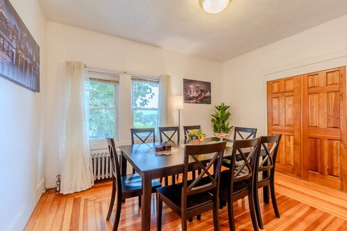 Cozy 4BR Home by Tufts w/ Subway Access to Downtown, MIT, Harvard + Free Parking