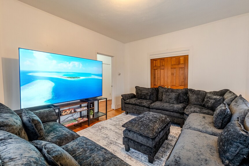 Cozy 4br Home By Tufts W/ Subway Access To Downtown, Mit, Harvard + Free Parking - Belmont, MA