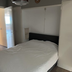 2 habitaciones, tabla de planchar con plancha y acceso a internet