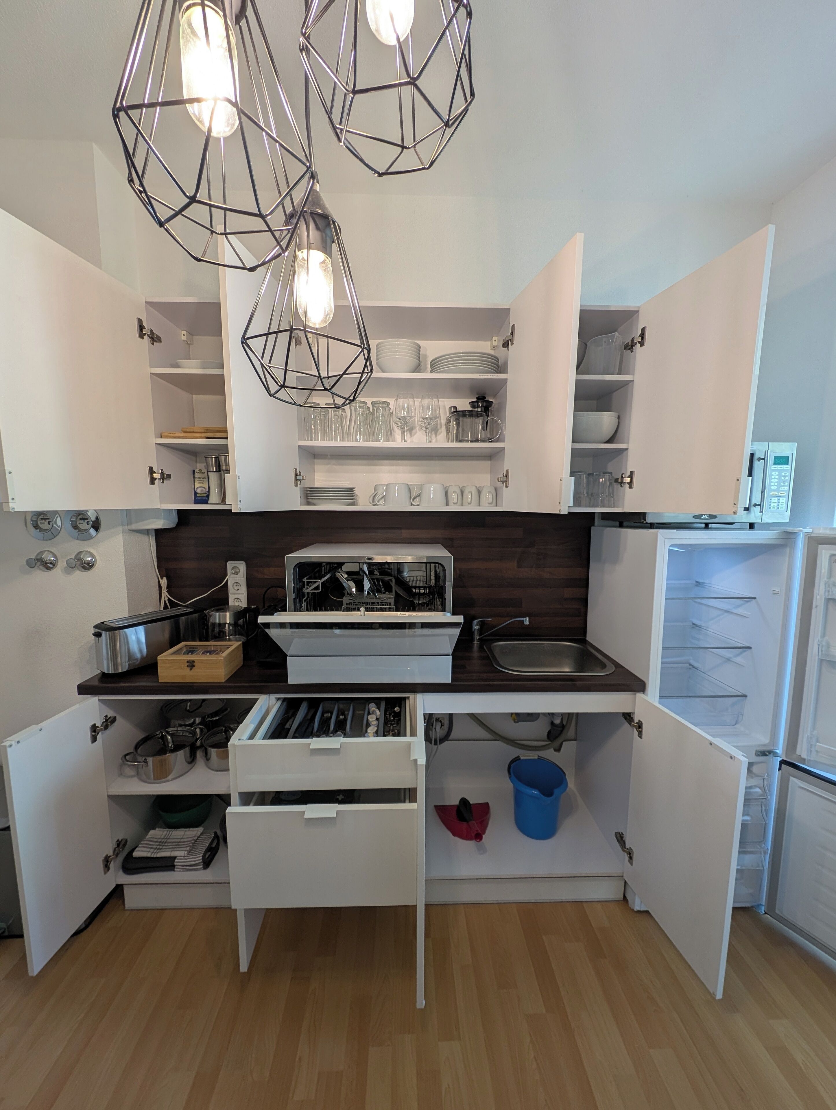 Mikrowelle, Ofen, Herdplatte, Geschirrspüler