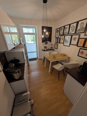 Mikroaaltouuni, uuni, liesi, astianpesukone