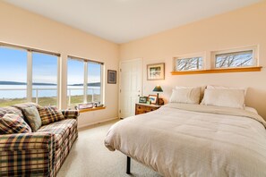 4 bedrooms, iron/ironing board, Internet, bed sheets