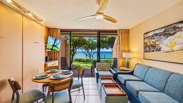 Classic Condo, 1 Bedroom, Lanai, Ocean View | Ruang makan
