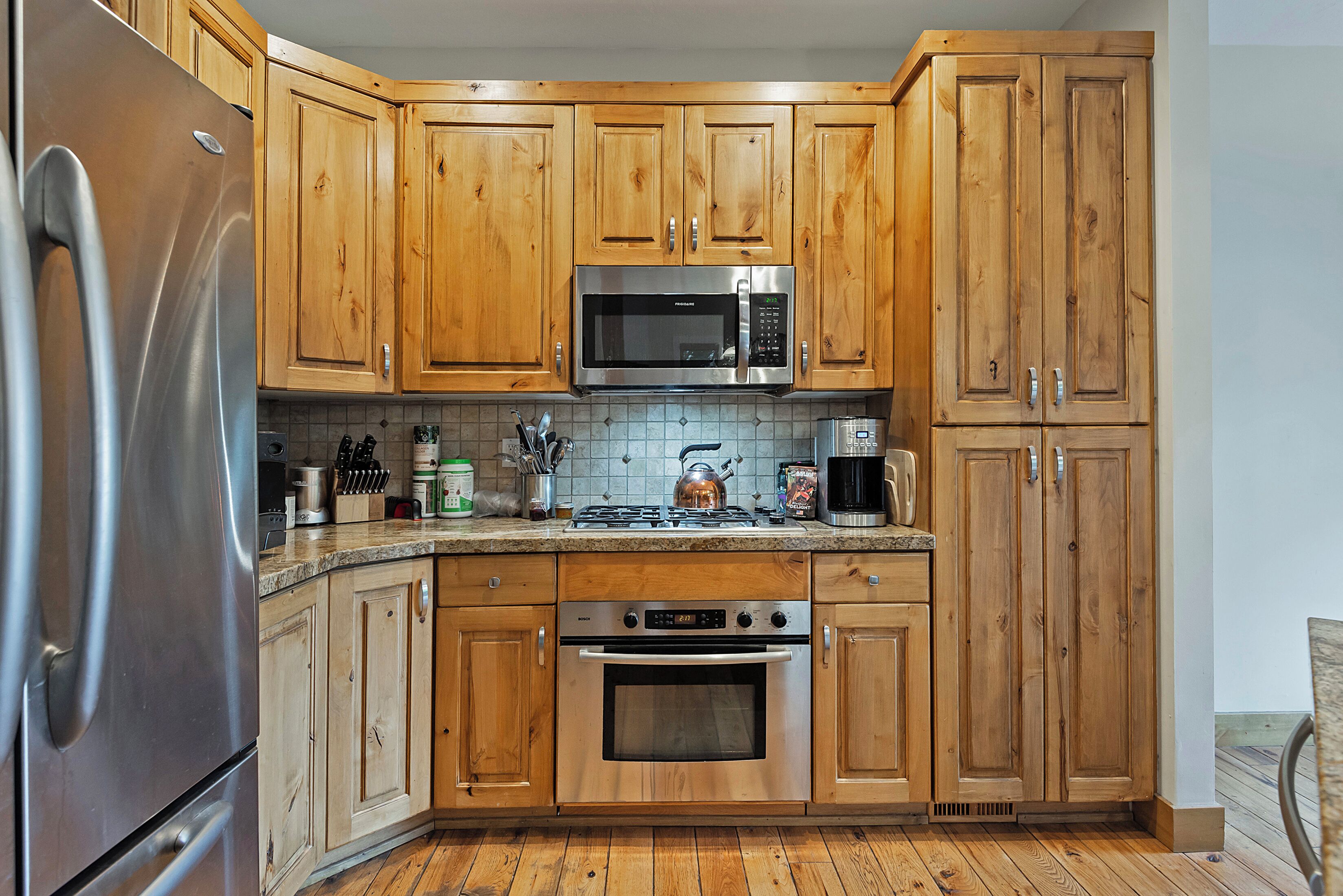 冰箱、微波炉、烤箱、炉灶