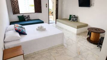 Minibar, tabla de planchar con plancha y wifi gratis