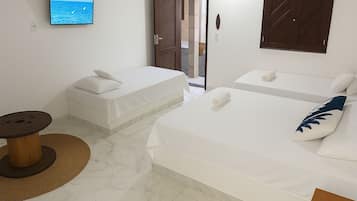 Firemannsrom – familie, hageutsikt | Minibar, individuelt dekorert, strykejern/-brett og wi-fi (inkludert)