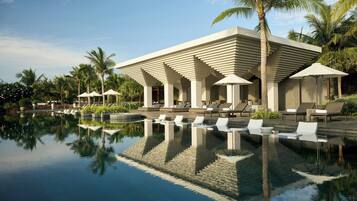 3 Außenpools, Cabañas (kostenlos), Sonnenschirme