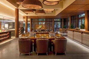 3 restaurants; breakfast, lunch, dinner, and brunch served - JW Marriott Cam Ranh Bay Resort & Spa (Cam Lam)