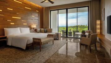 Minibar, brankas, dan didekorasi berbeda-beda