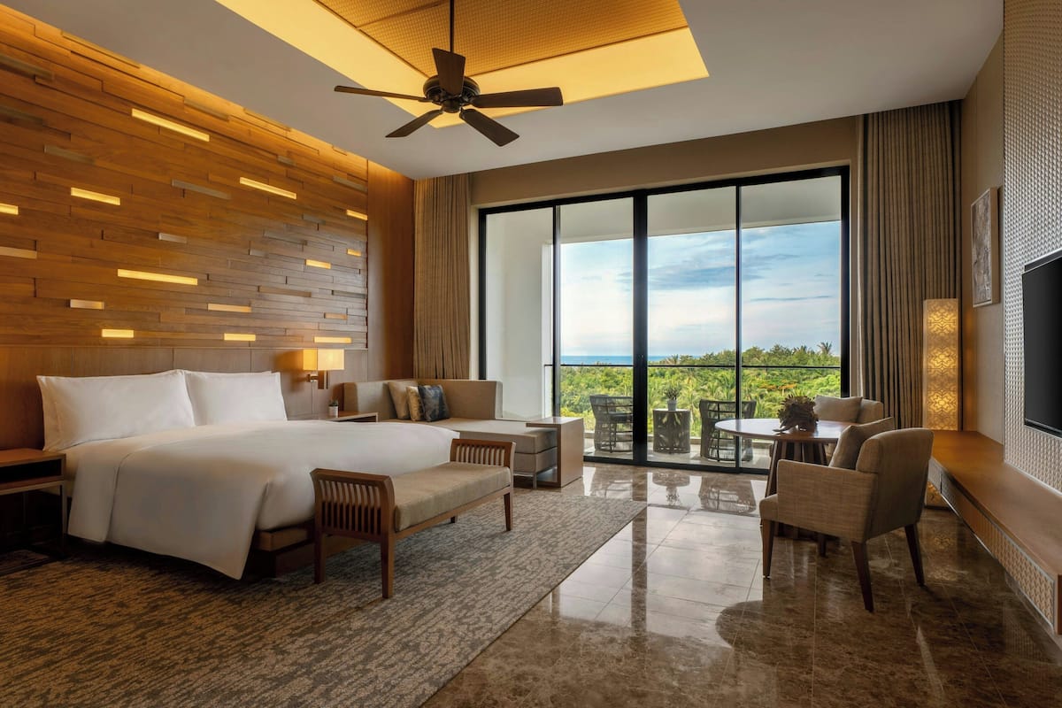 Minibar, in-room safe, individually decorated, individually furnished