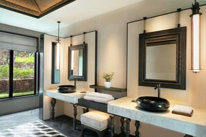 Separate tub and shower, hydromassage showerhead, free toiletries - JW Marriott Cam Ranh Bay Resort & Spa (Cam Lam)