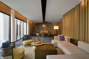 3 Bars/Lounges, Lobby-Lounge