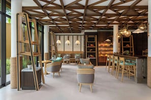 3 restaurants, spécialités Cuisine internationale