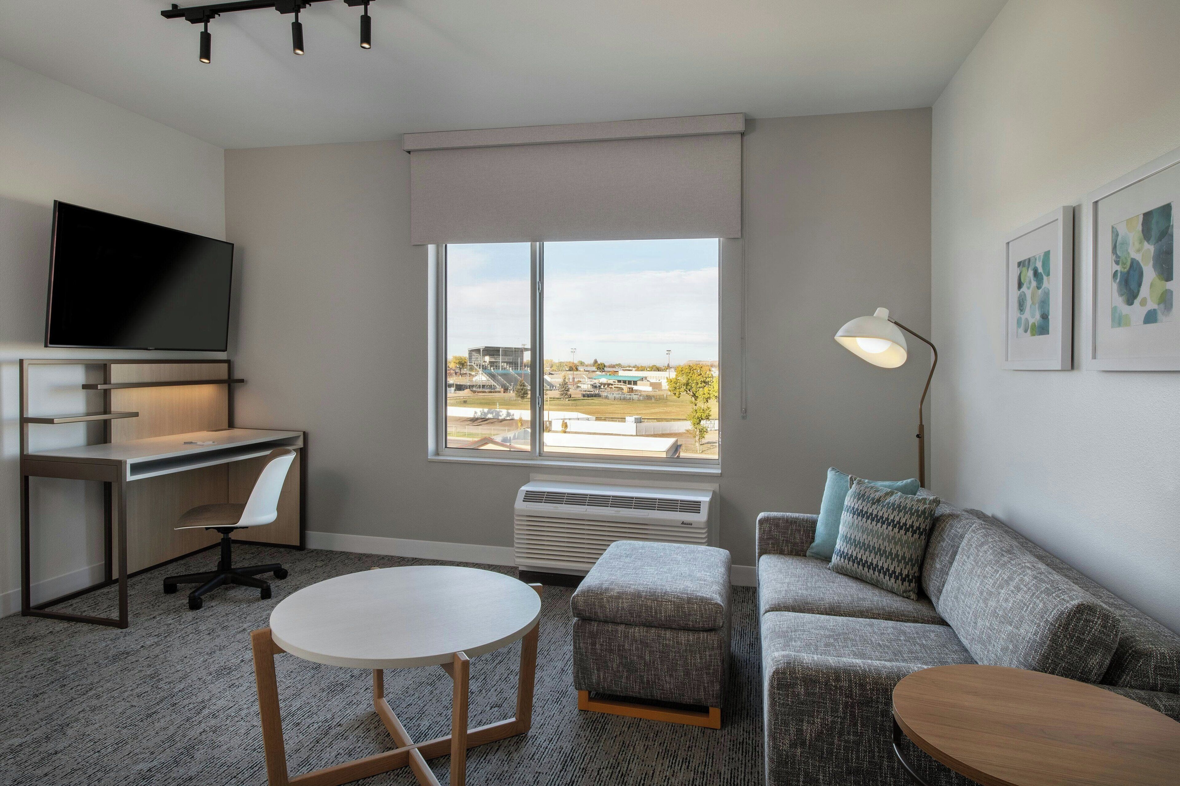 Suite, 1 Bedroom | Living area