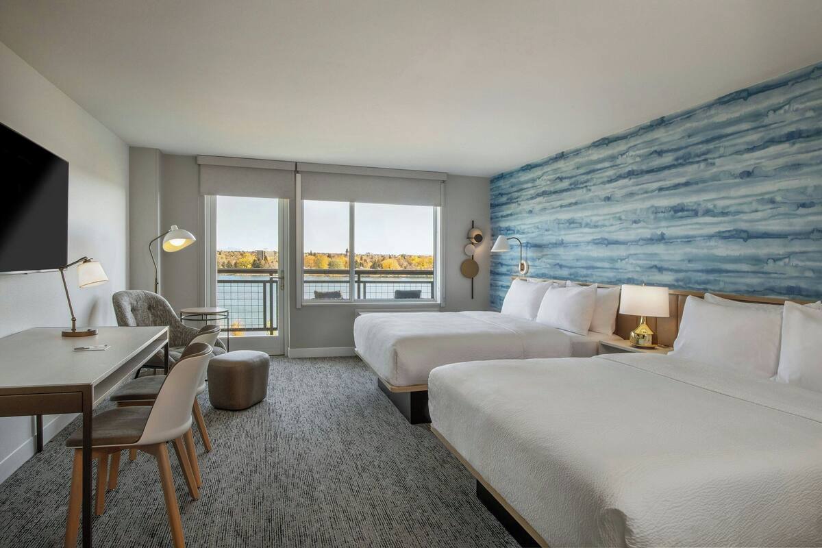 Studio, 2 grands lits, balcon, vue sur le fleuve | Bureau, espace de travail pour ordinateurs portables
