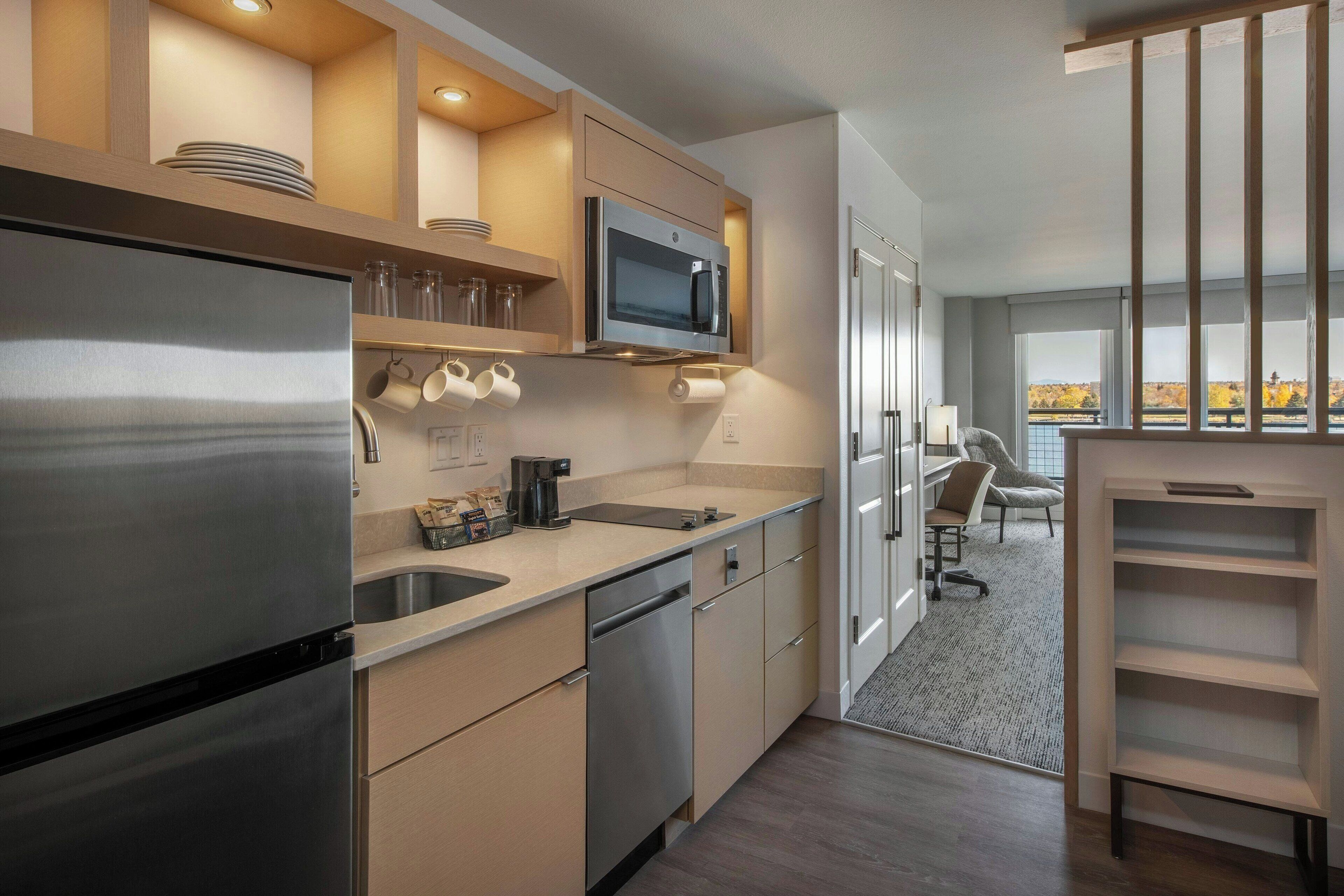 Estúdio, 2 camas Queen, sacada, vista para o rio | Cozinha privada