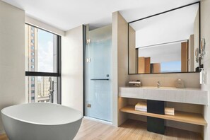 Executive Suite, 1 Katil Raja (King), City View | Bilik Mandi | Selipar 