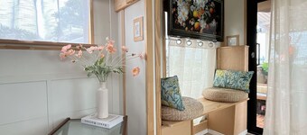The Lilypad: PEC Retreat Waterfront Houseboat Experience Fishing & Glamping