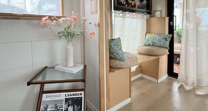 The Lilypad: PEC Retreat Waterfront Houseboat Experience Fishing & Glamping