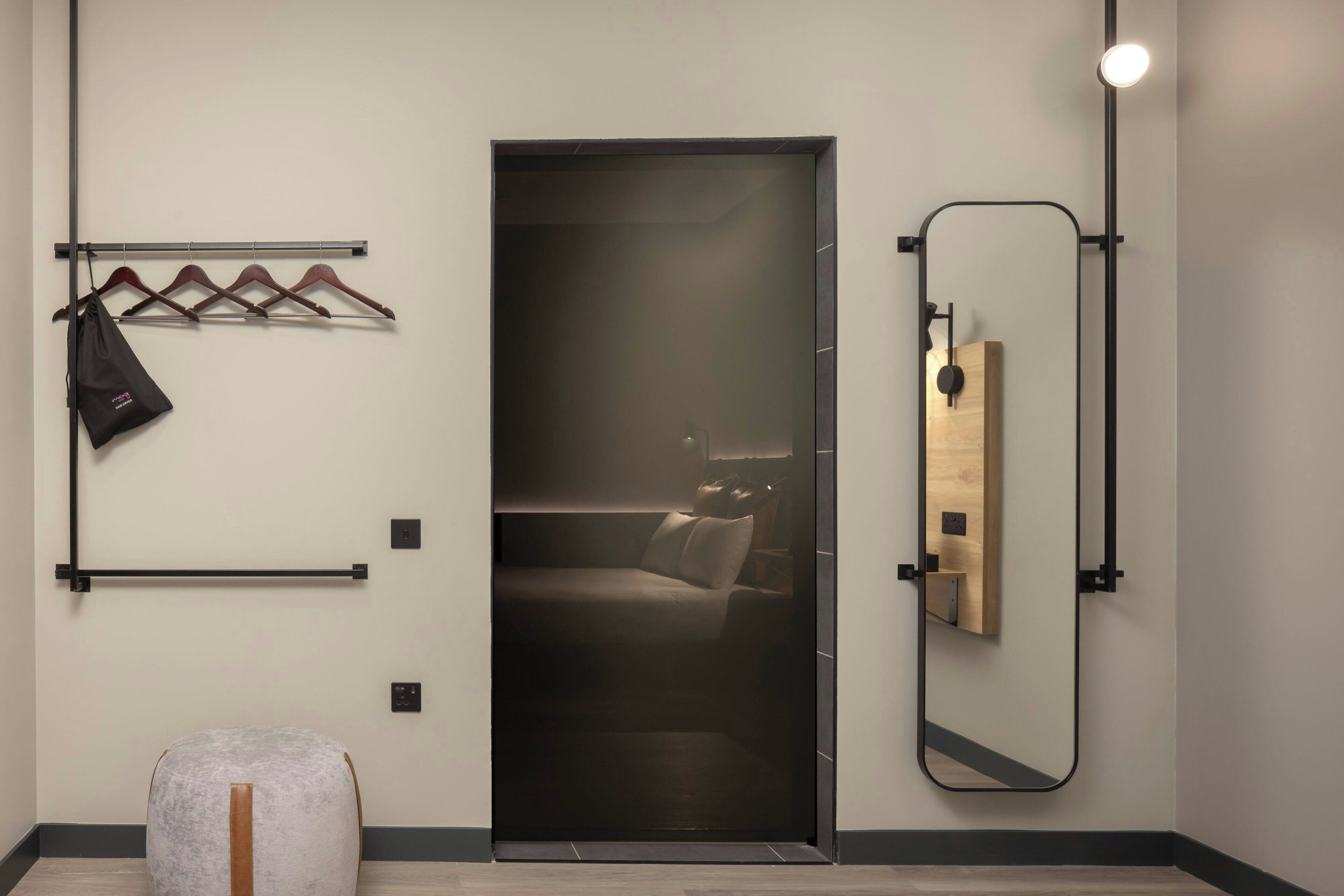 Habitación, 1 cama Queen size, para no fumadores | Ropa de cama hipoalergénica y caja de seguridad en la habitación 