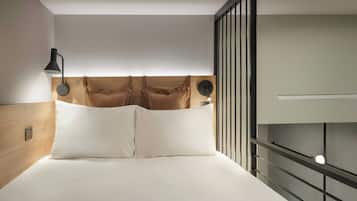 In-room safe, soundproofing, iron/ironing board, free WiFi