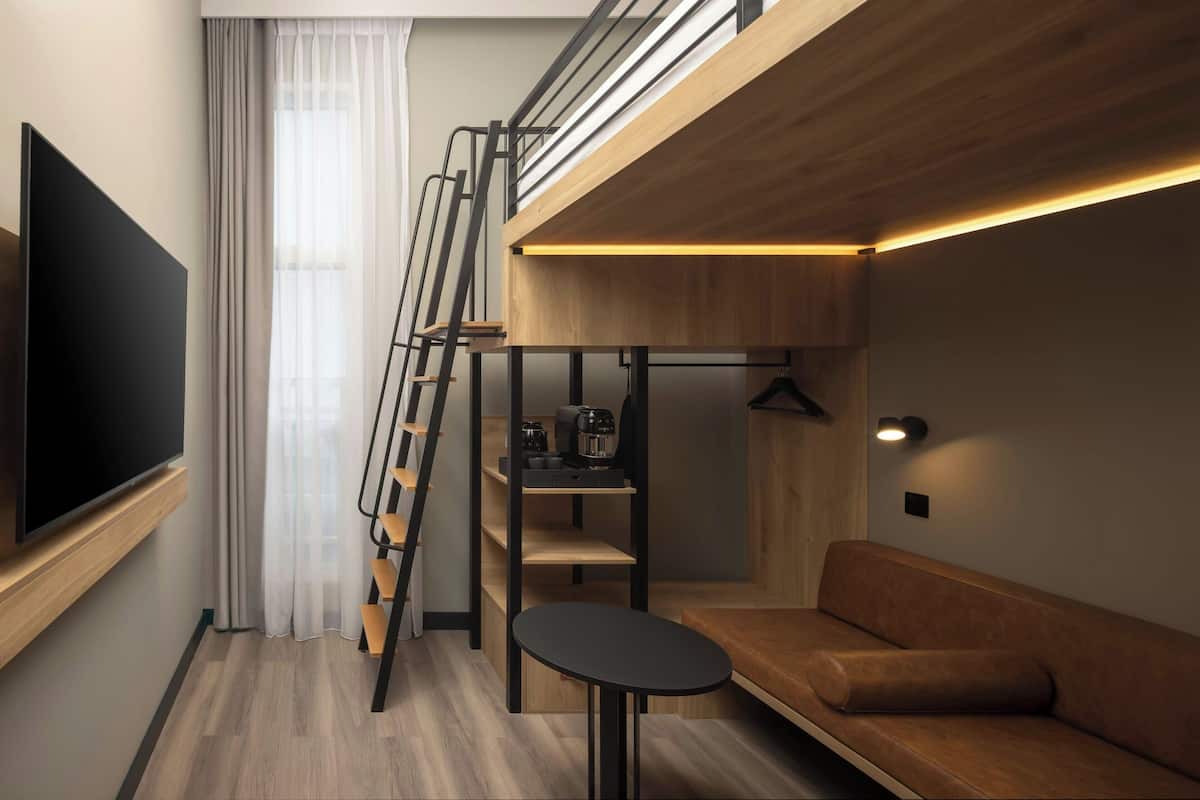 Chambre, 1 grand lit et 1 canapĂ©-lit, non-fumeur | Literie hypoallergĂ©nique, coffre-fort, systĂšme dâinsonorisation