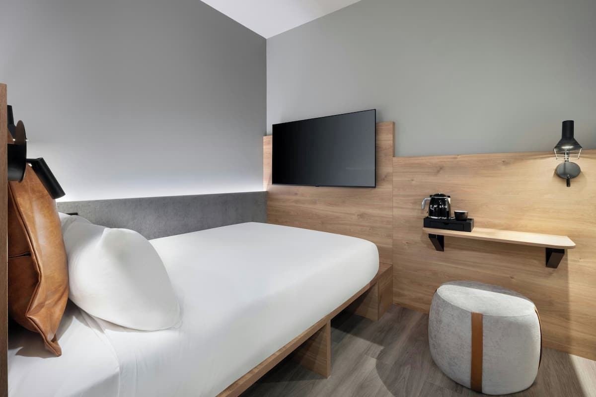 Hypo-allergenic bedding, in-room safe, soundproofing, iron/ironing board