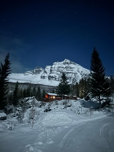Maxi’s Cabin with Sauna and Jacuzzi