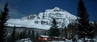 Maxi’s Cabin with Sauna and Jacuzzi