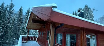 Maxi’s Cabin with Sauna and Jacuzzi