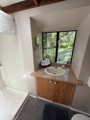 Bathroom - The Oaks Cabin Private Retreat (Inverness)