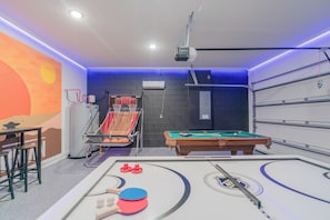 Game room - Step into a Fairytale 8BD Villa  (Kissimmee)