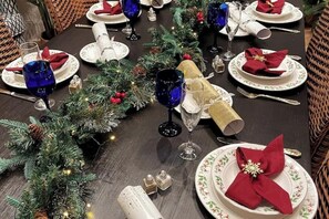 Dining - Water's Edge - a lakefront oasis. 10 peaceful, private acres w' stunning views. (Dade City)