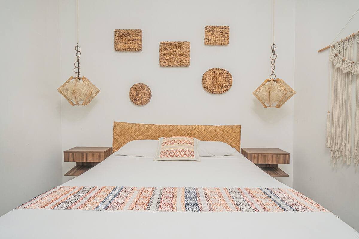 Comfort Suite, 1 Queen Bed, Air conditioning