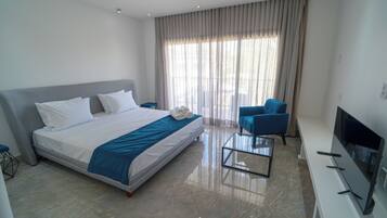 奢华客房, 1 张特大床, 泳池景观 | 免费 WiFi