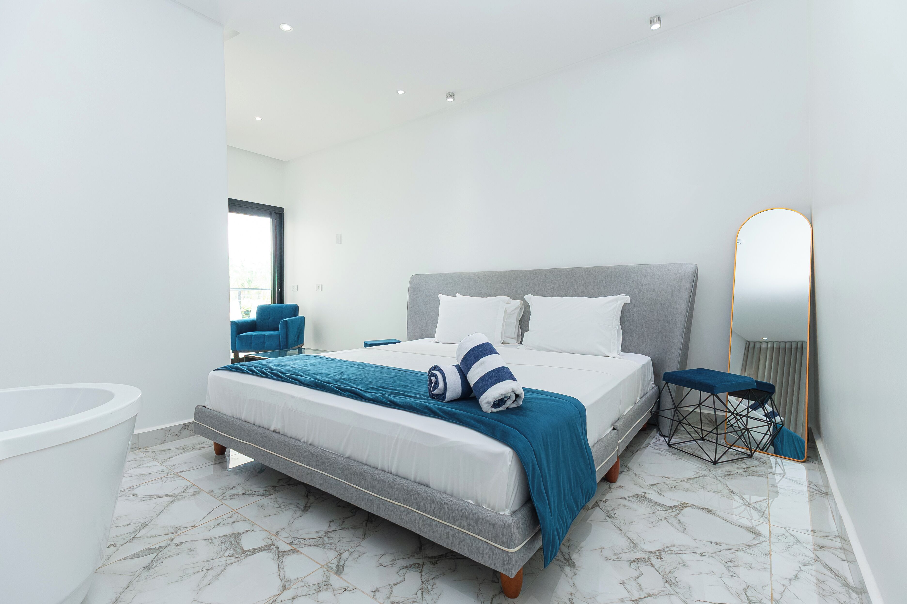 Royal-Zimmer, Poolblick | Kostenloses WLAN