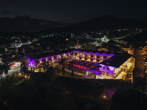 المنطقة المحيطة بالمنشأة