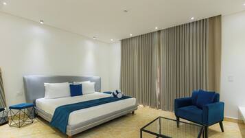Minibar, free WiFi