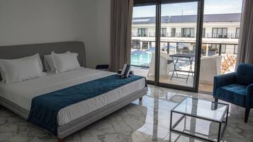 Camera Luxury, 1 letto king, vista piscina | Wi-Fi gratuito