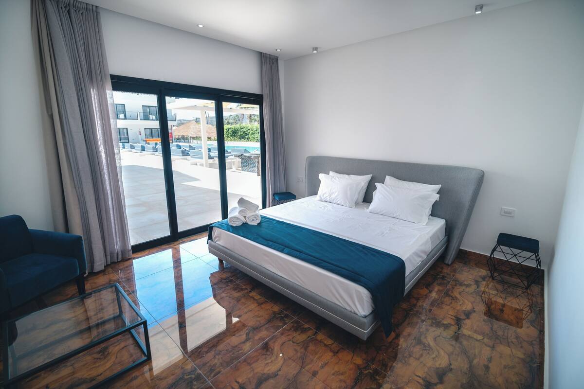 Junior Room, Pool View | Minibar, free WiFi