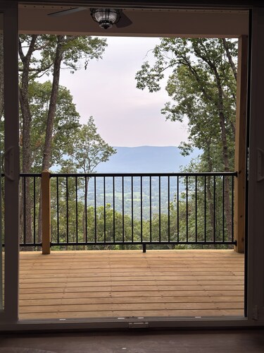 Bear Ridge Cabin-Views & Hot tub