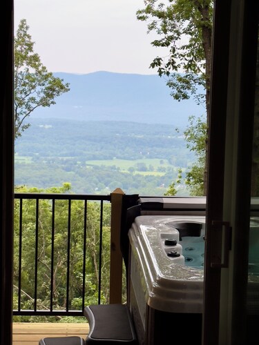 Bear Ridge Cabin-Views & Hot tub