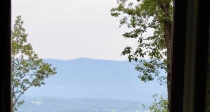 Bear Ridge Cabin-Views & Hot tub