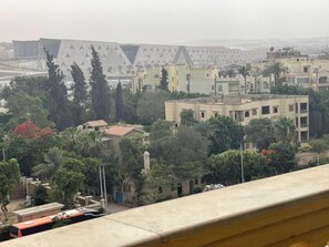 المنطقة المحيطة بالمنشأة